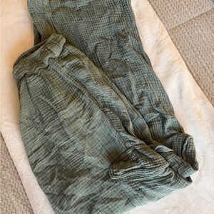 Aerie flowy cargo pants